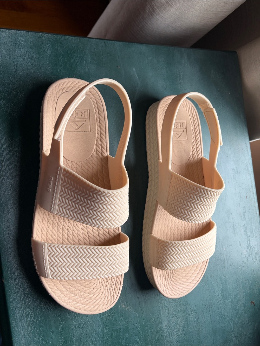 Reef Peach Slingback Sandals with Textured Straps